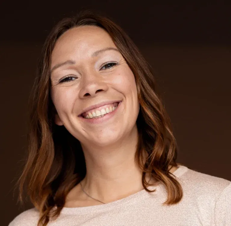 Sabine Dück – Ernährungsberaterin und Gründerin von Einfach Gesund Leben – lacht herzlich in die Kamera